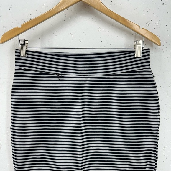 Toad&Co Women's Size Small Paseo Black Gray Striped Stretch Skirt - Picture 3 of 14
